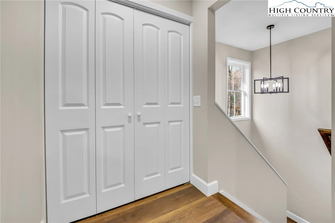 Image number 11 for the current listing