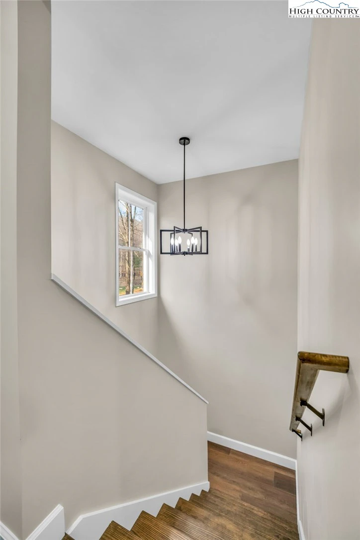 Image number 2 for the current listing