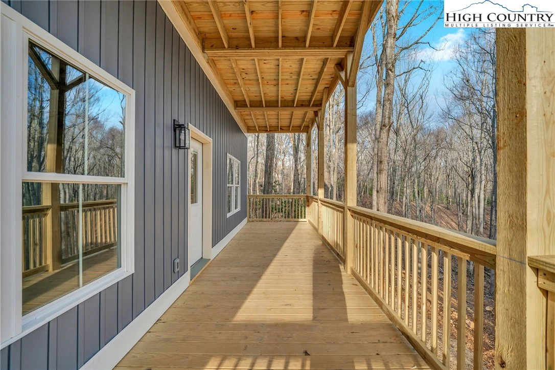Image number 21 for the current listing