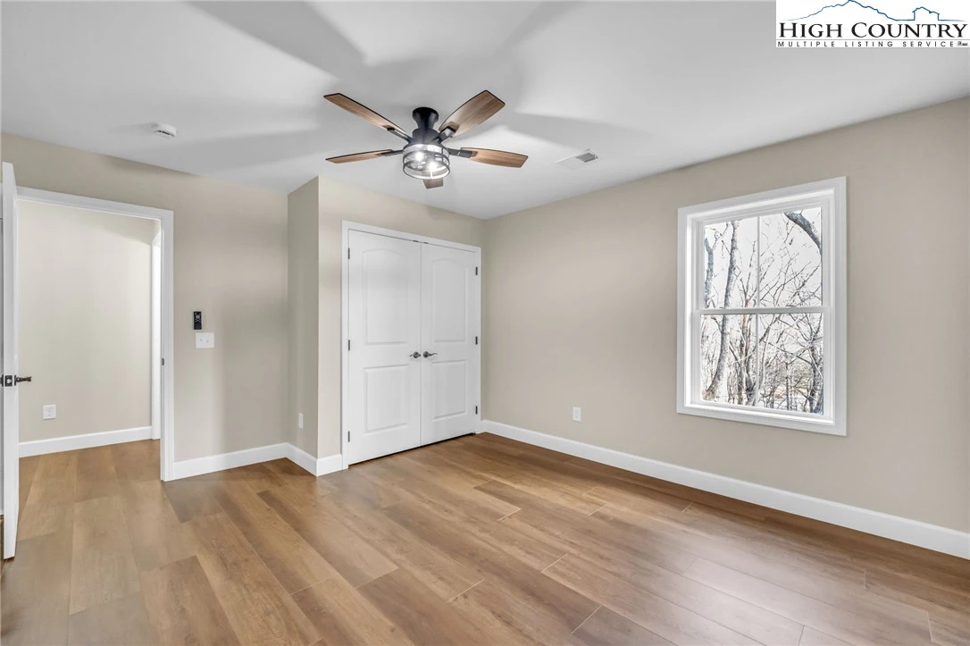 Image number 5 for the current listing