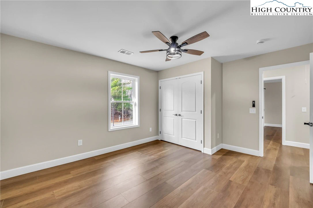 Image number 6 for the current listing