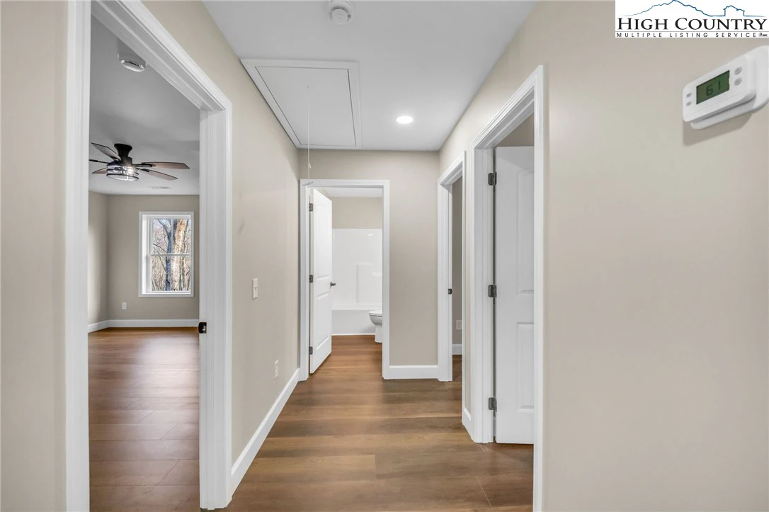 Image number 3 for the current listing