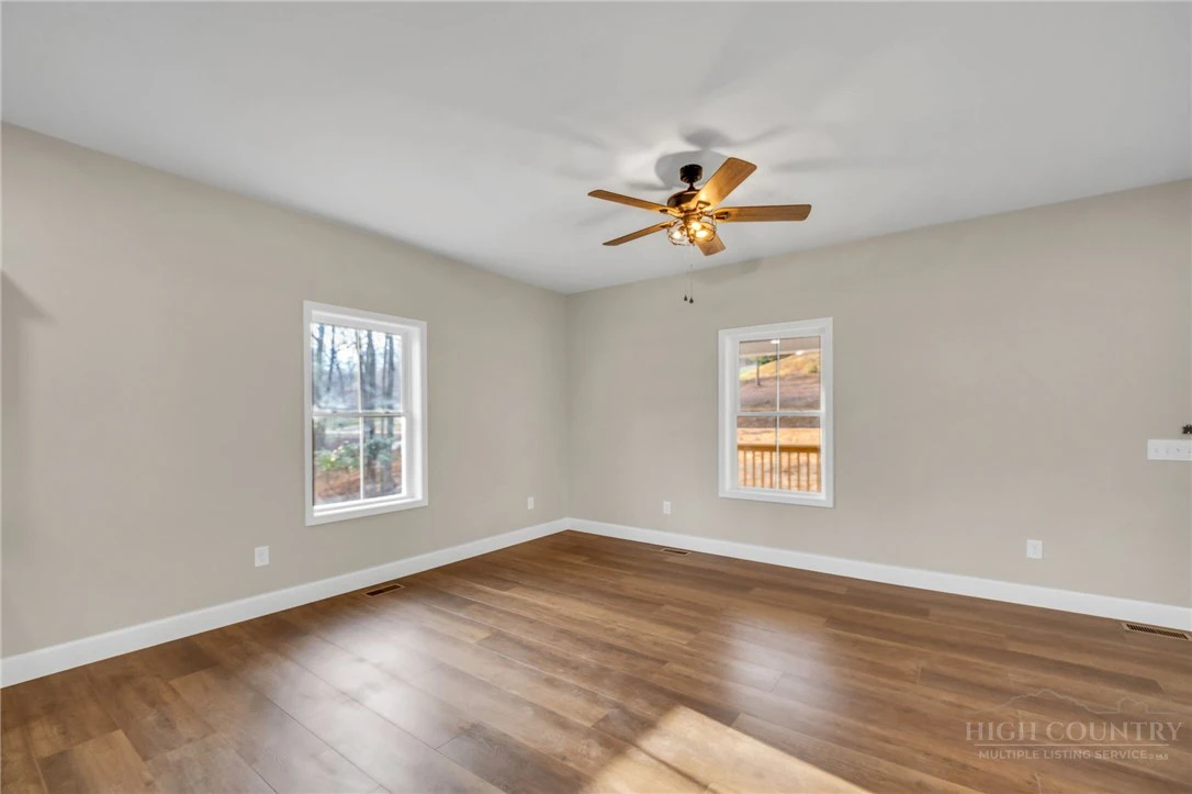 Image number 9 for the current listing