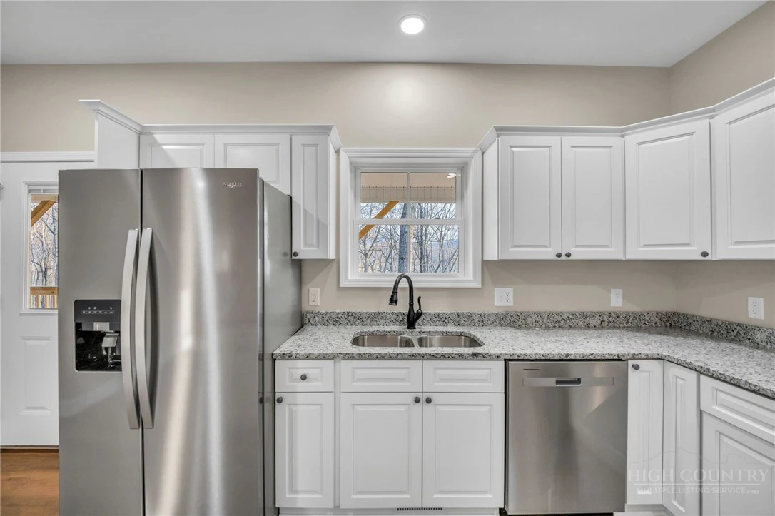Image number 13 for the current listing