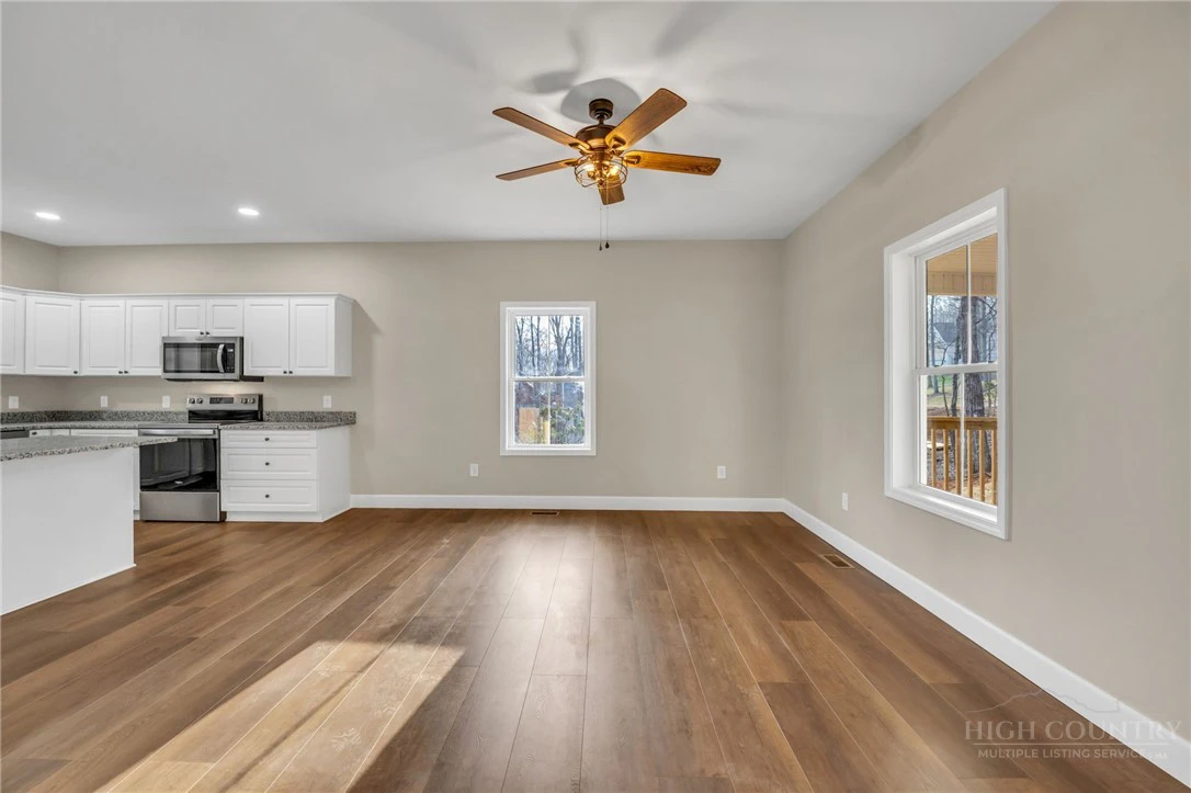 Image number 7 for the current listing