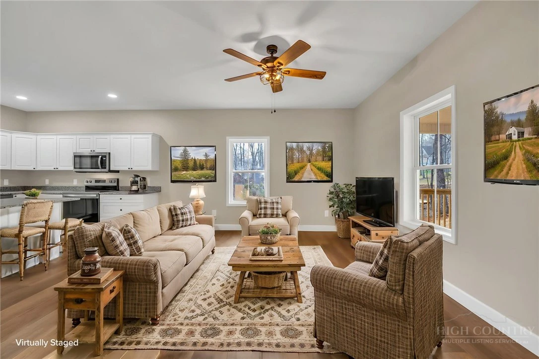 Image number 8 for the current listing