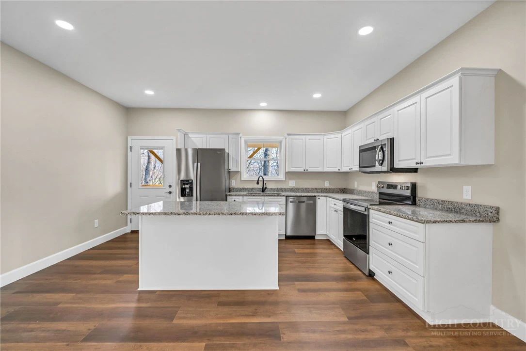 Image number 11 for the current listing