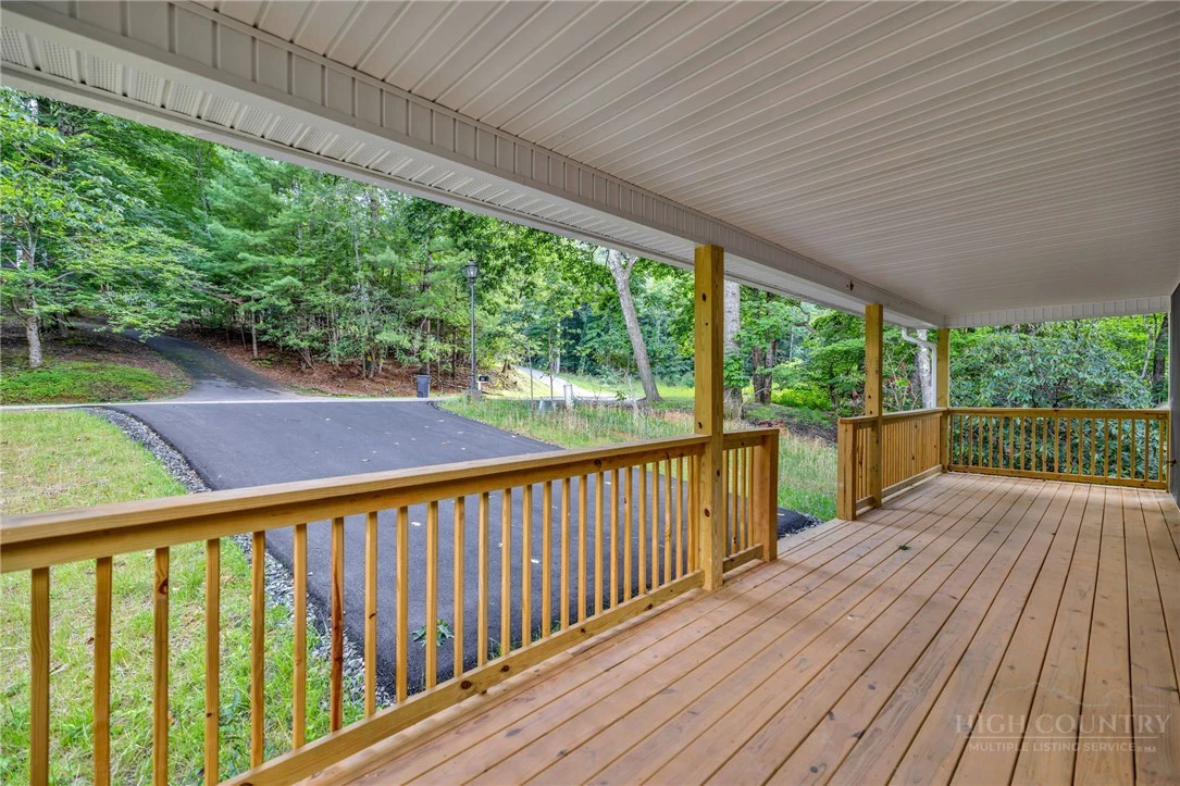 Image number 3 for the current listing
