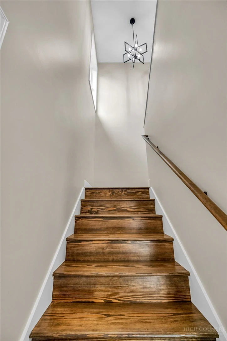 Image number 21 for the current listing