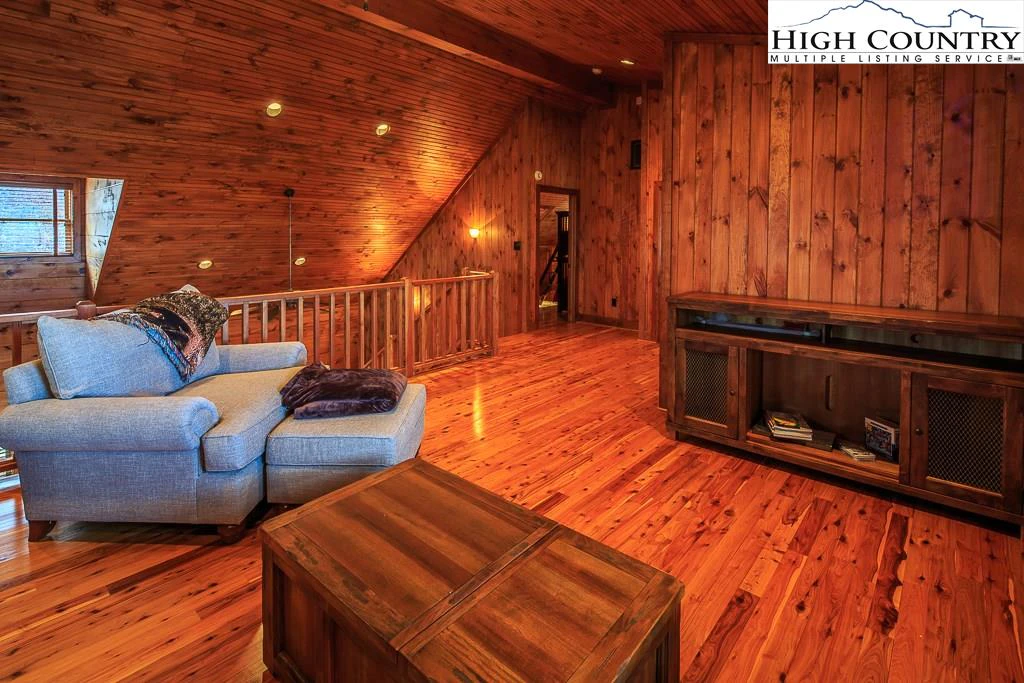 Image number 3 for the current listing