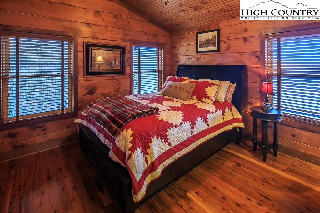 Image number 4 for the current listing