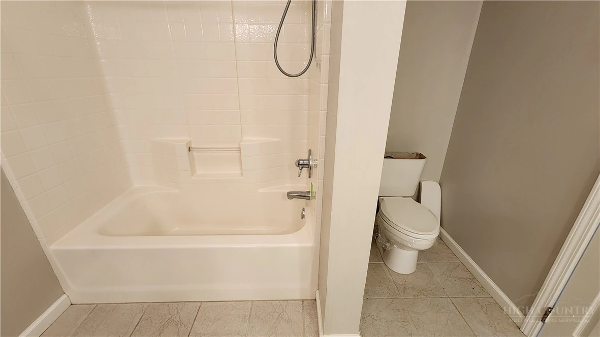 Image number 4 for the current listing