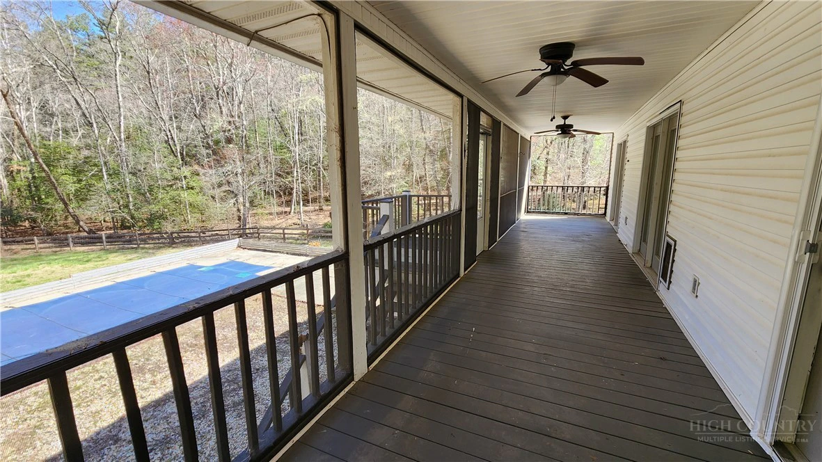 Image number 13 for the current listing