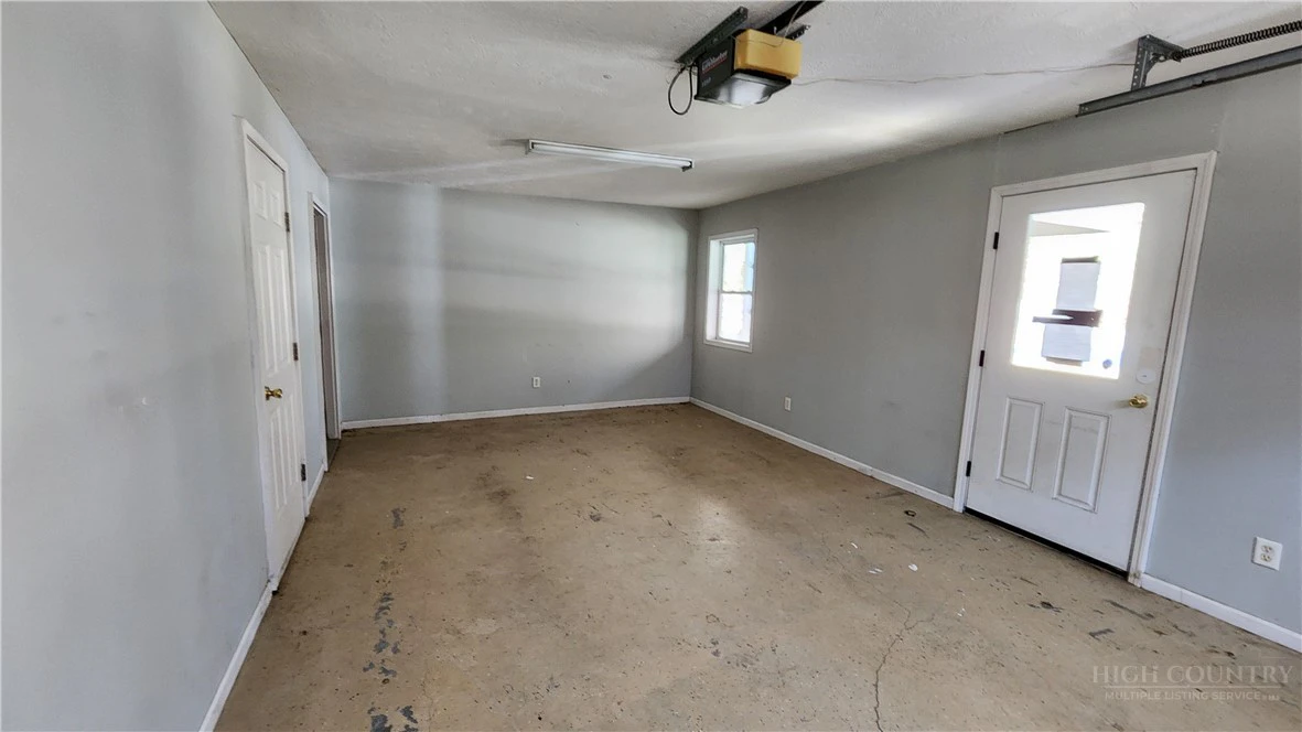 Image number 9 for the current listing