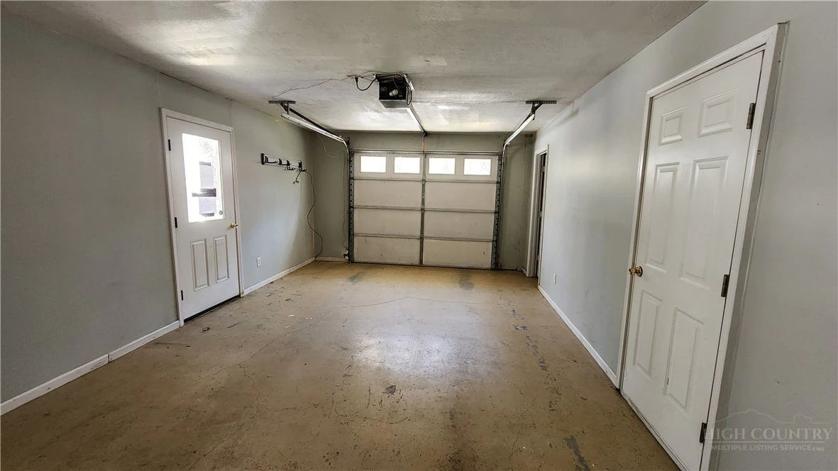 Image number 8 for the current listing