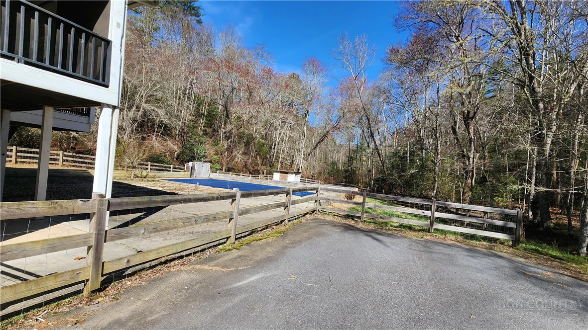 Image number 14 for the current listing