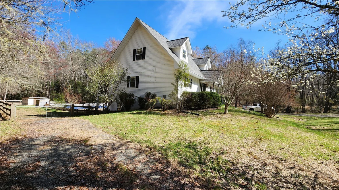 Image number 17 for the current listing