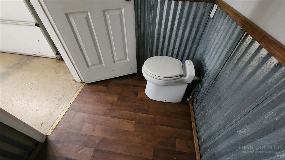 Image number 10 for the current listing