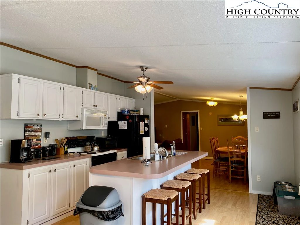 Image number 2 for the current listing