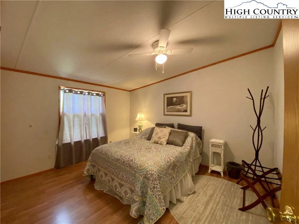 Image number 7 for the current listing