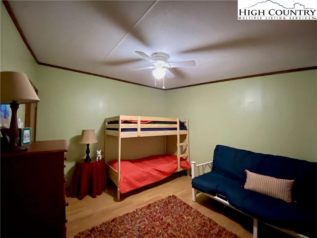 Image number 5 for the current listing
