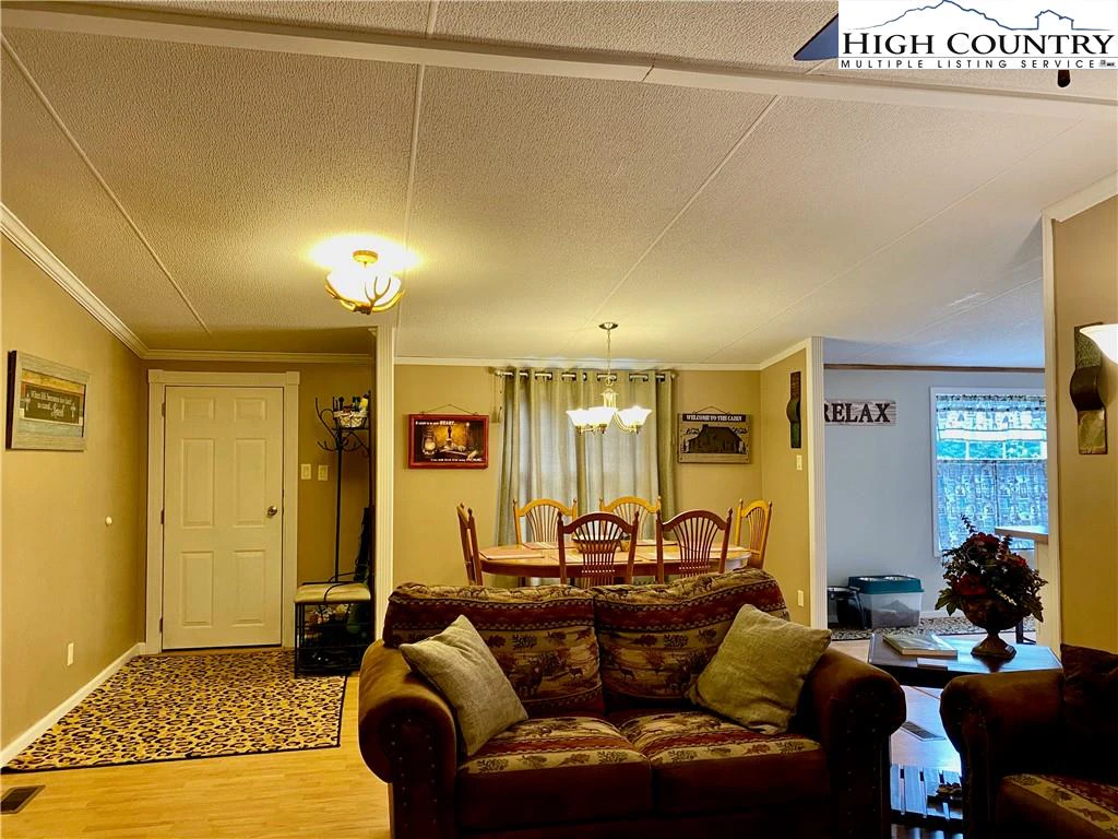 Image number 16 for the current listing