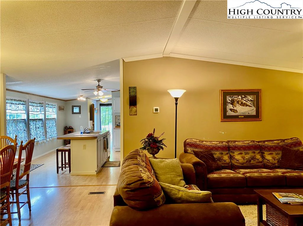 Image number 14 for the current listing