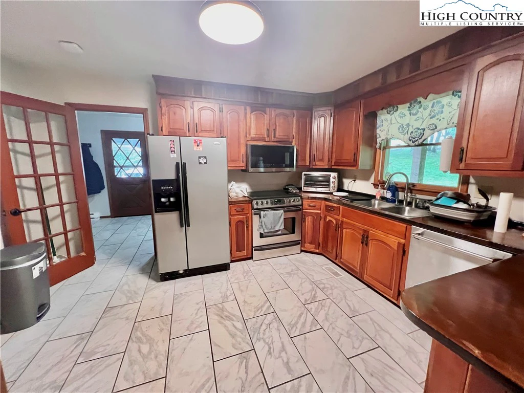 Image number 14 for the current listing