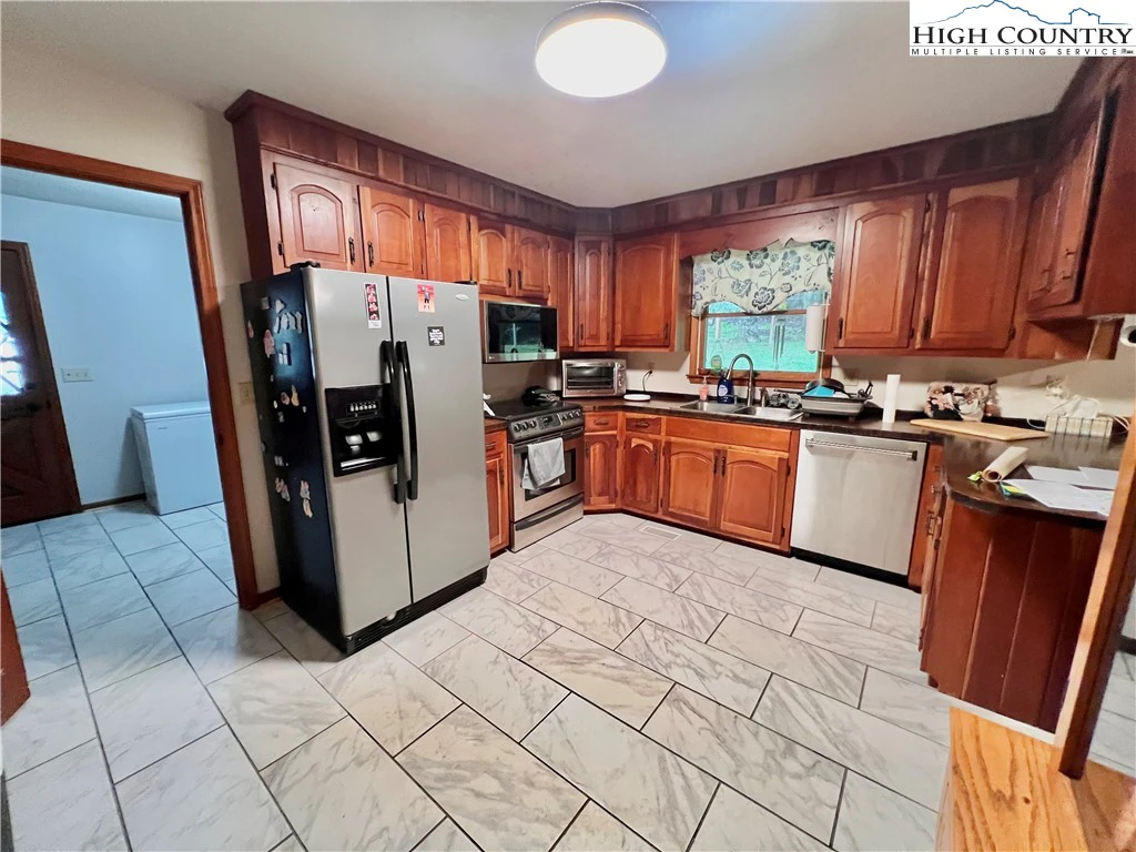 Image number 13 for the current listing