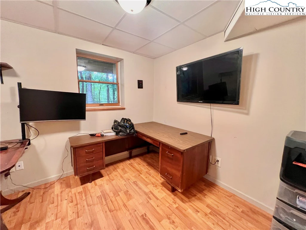Image number 5 for the current listing
