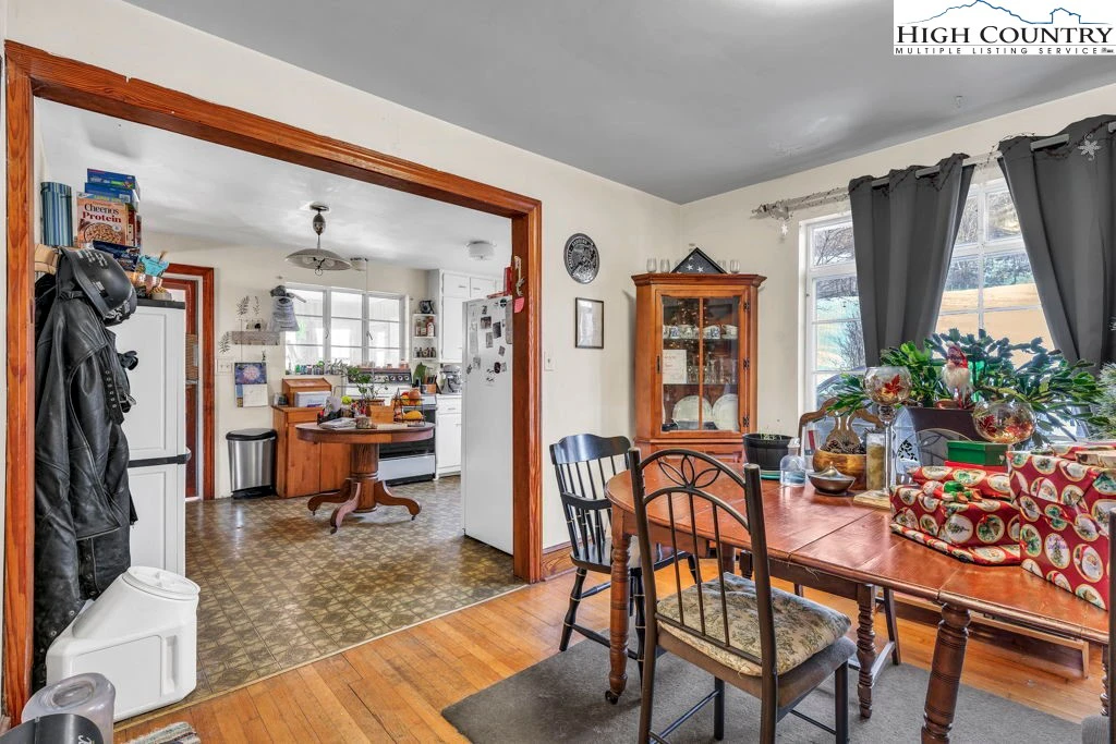 Image number 16 for the current listing