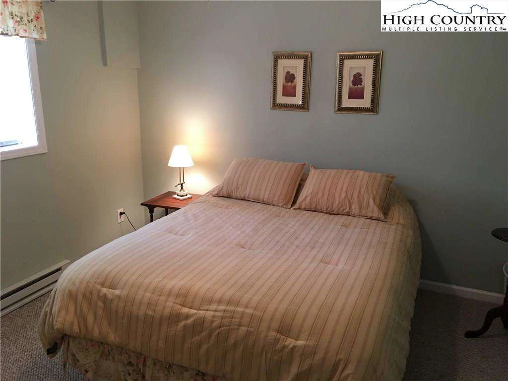 Image number 2 for the current listing
