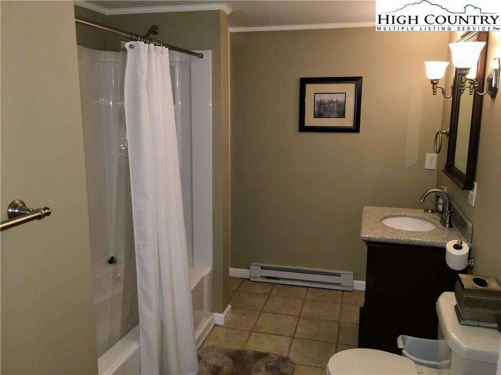 Image number 14 for the current listing