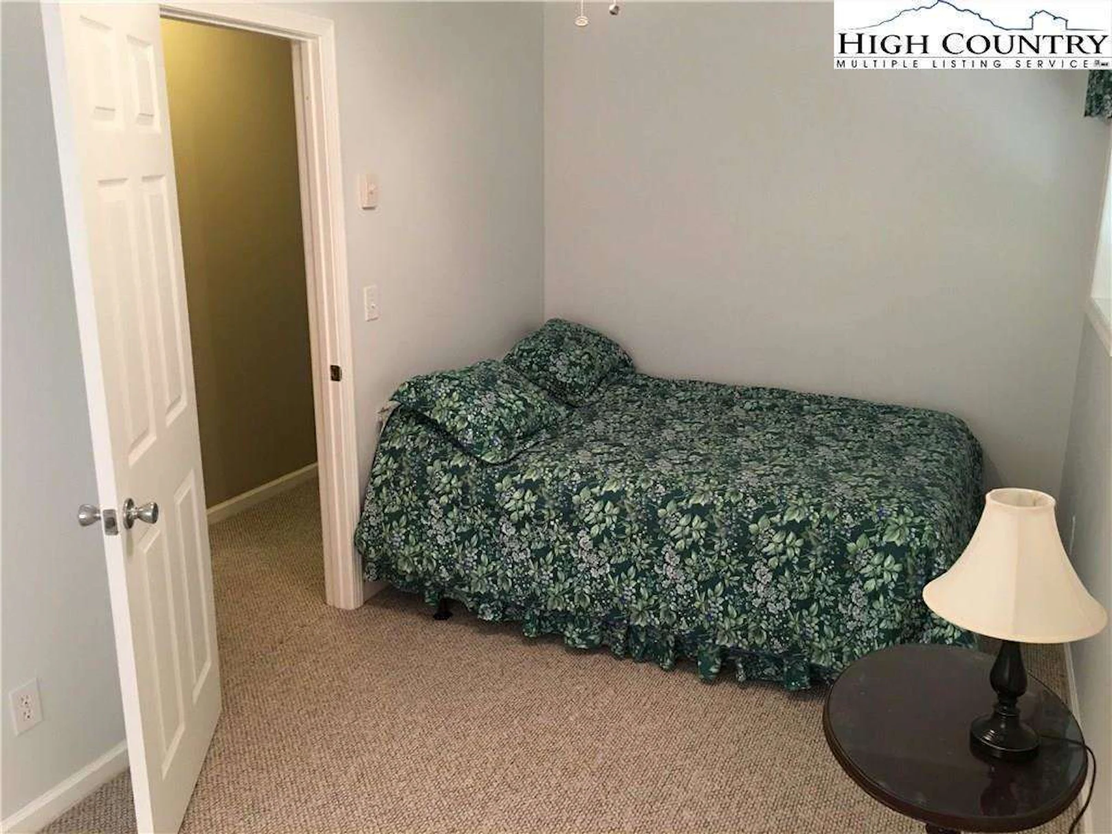 Image number 11 for the current listing