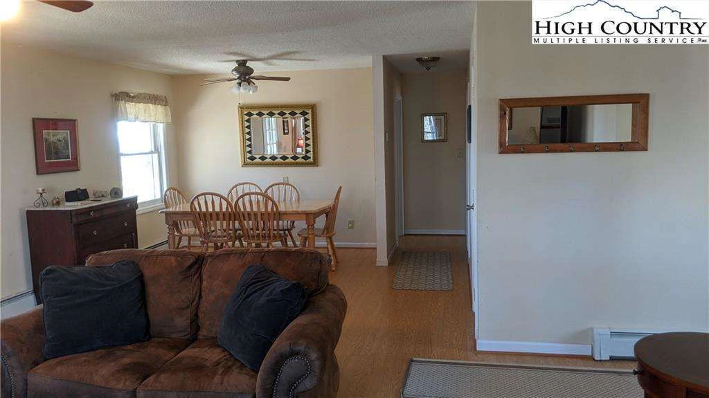 Image number 8 for the current listing