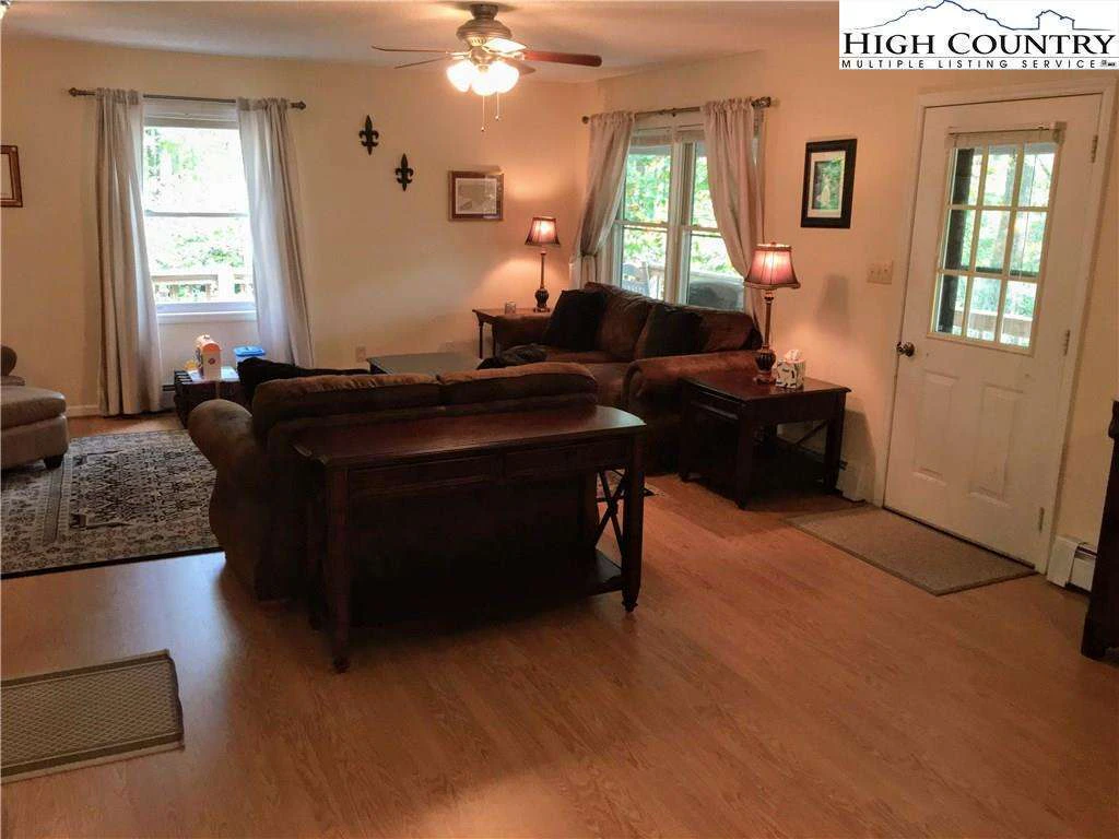 Image number 20 for the current listing