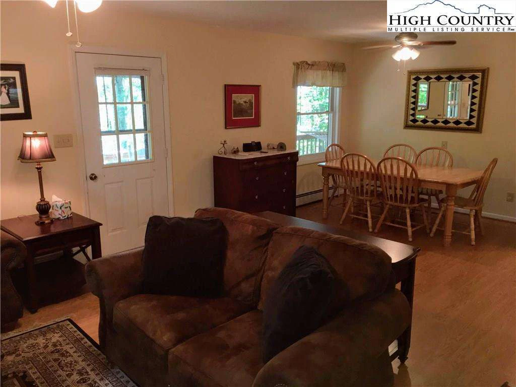 Image number 19 for the current listing