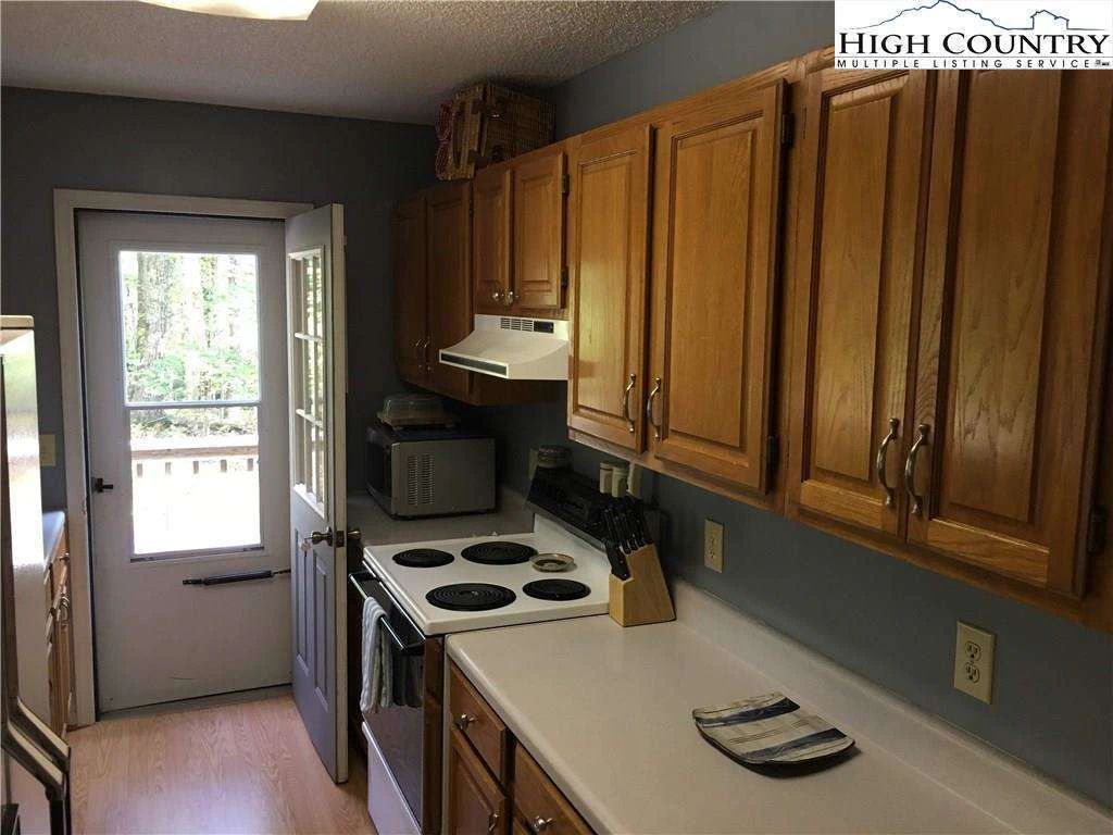 Image number 18 for the current listing