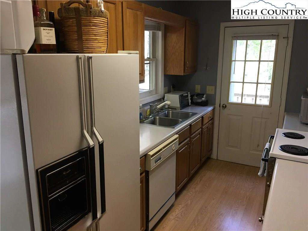 Image number 17 for the current listing