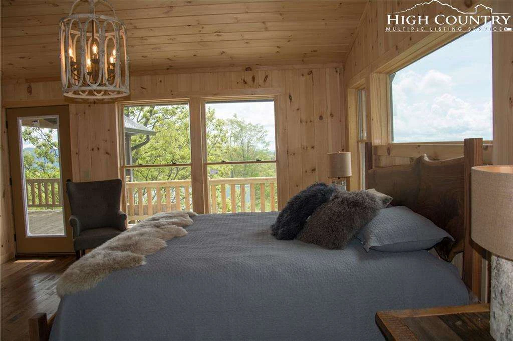 Image number 5 for the current listing