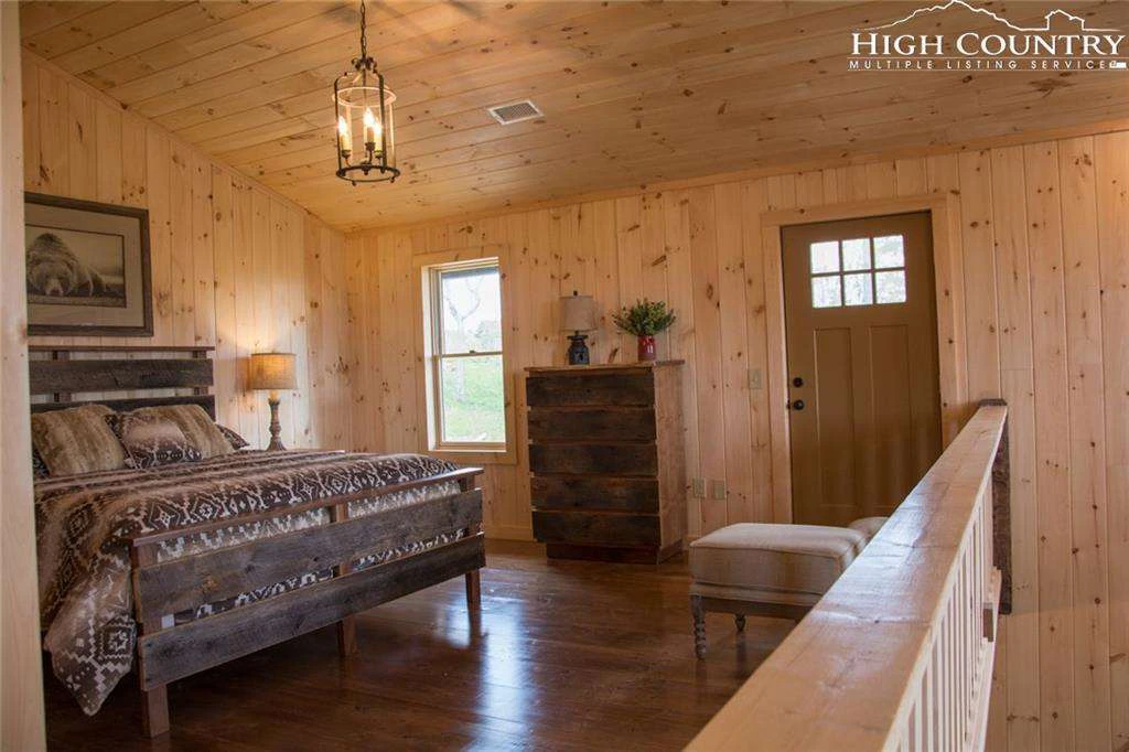 Image number 9 for the current listing