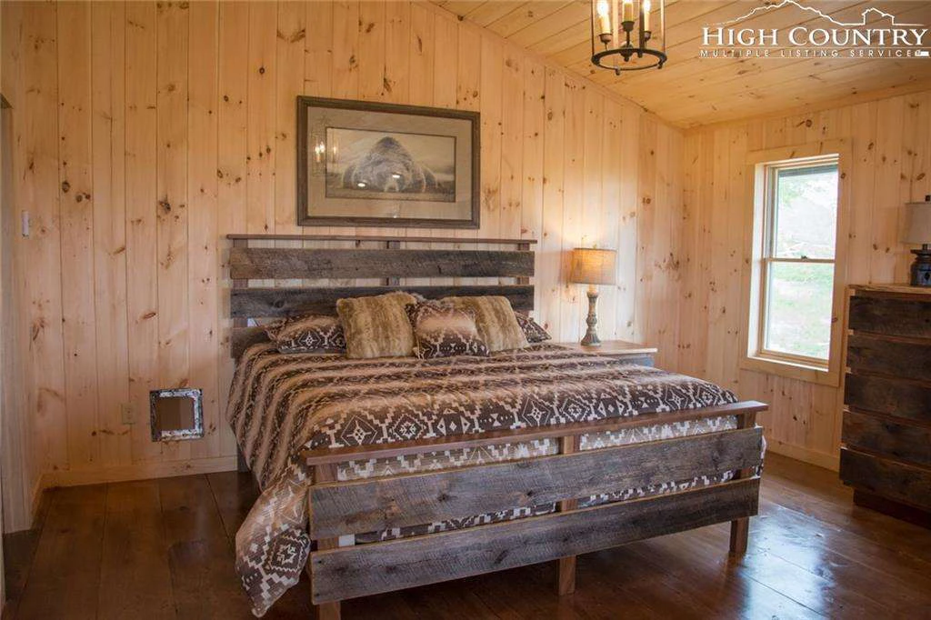 Image number 10 for the current listing