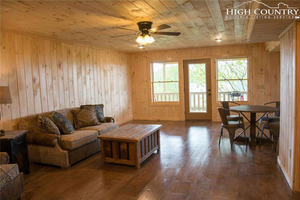 Image number 13 for the current listing