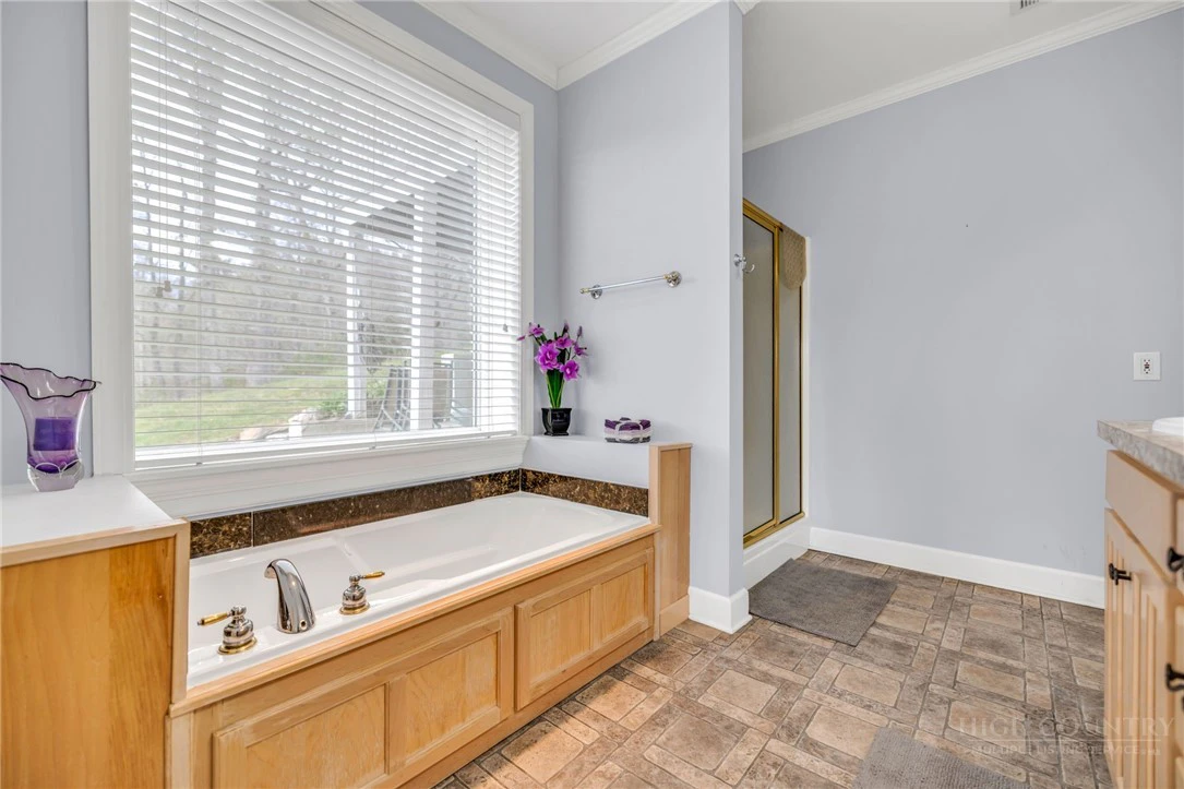 Image number 13 for the current listing