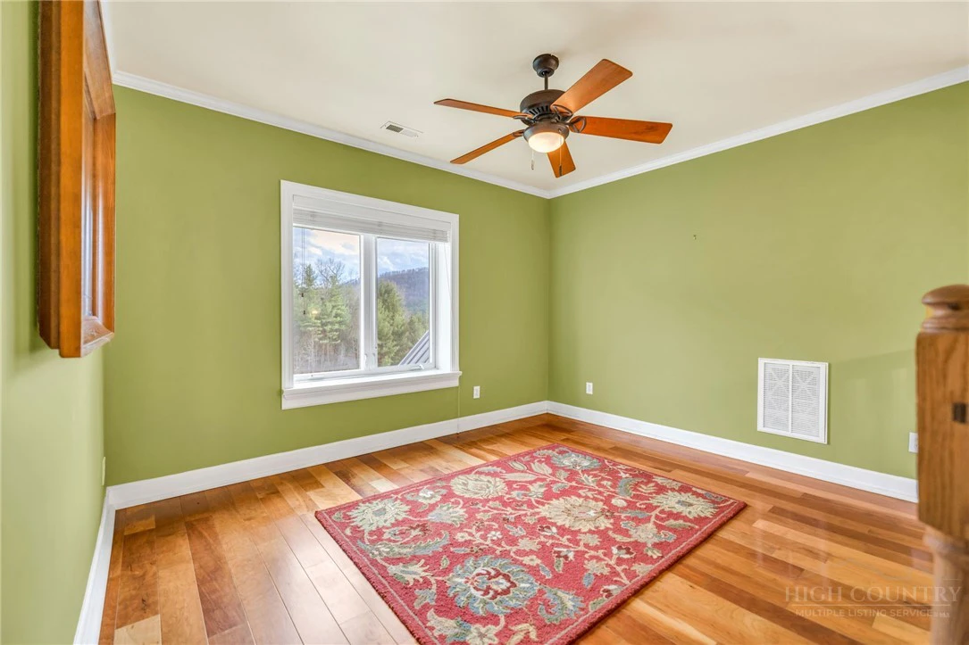 Image number 3 for the current listing