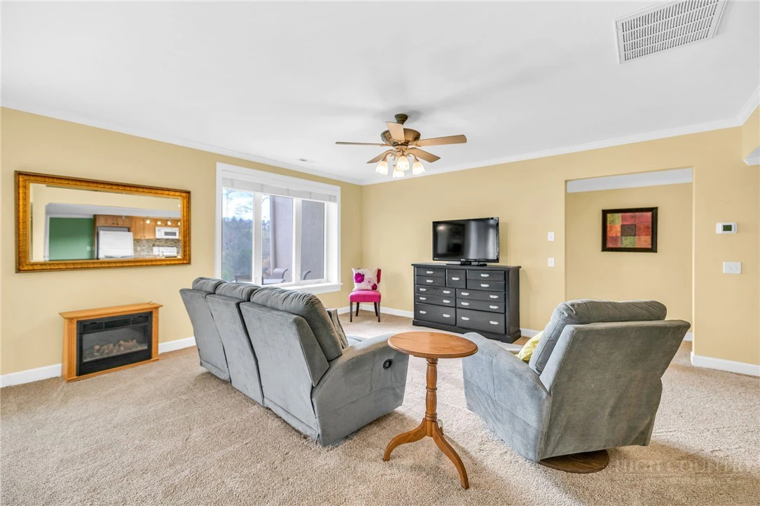 Image number 9 for the current listing