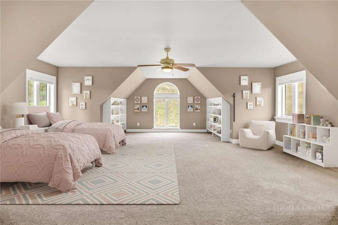 Image number 4 for the current listing