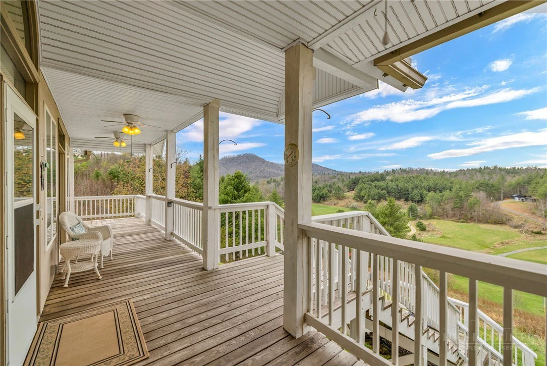 Image number 18 for the current listing