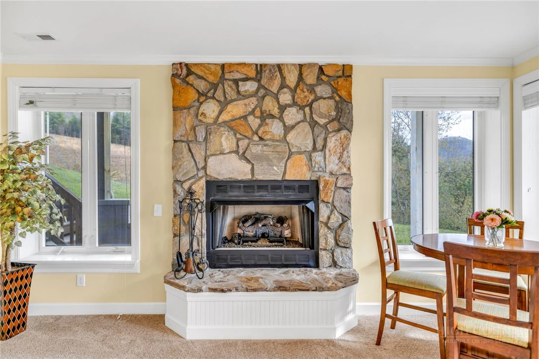 Image number 10 for the current listing