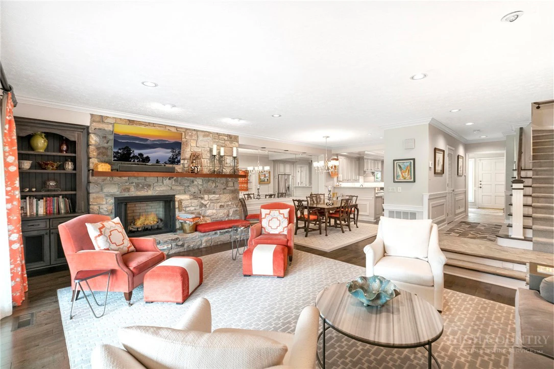 Image number 3 for the current listing